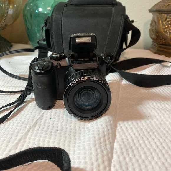 Fuji Finepix S4830 16MP Digital Point&Shoot Camera 30X Zoom Tested
